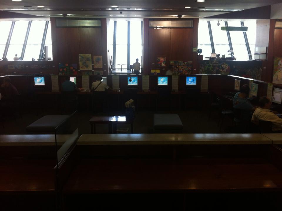 Computers at EPM library Medellin
