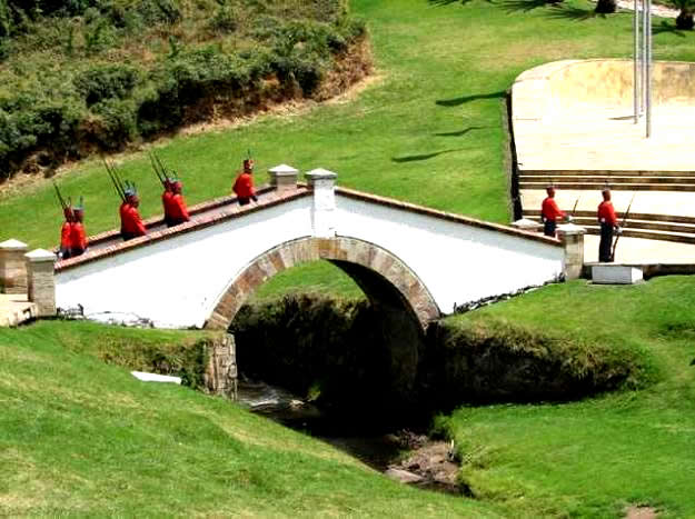 Il ponte di Boyaca è un monumento storico.