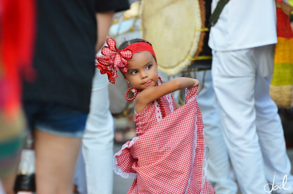 Cute little cumbianbera - Joel Duncan Medellin Photographer Carnaval 2015